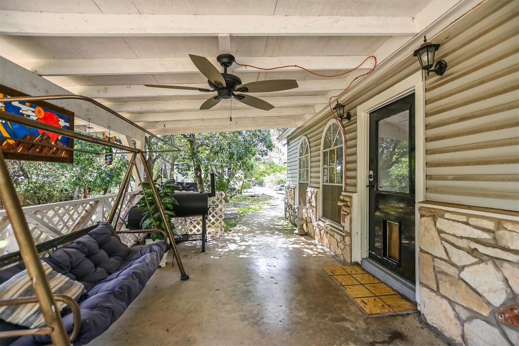304 Lea LN, Wimberley, TX 78676