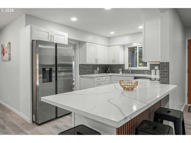 3325 ARBOR Dr, West Linn, OR 97068