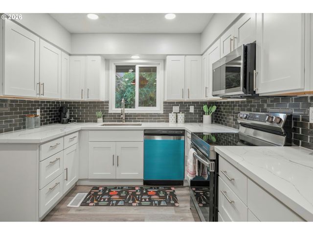 3325 ARBOR Dr, West Linn, OR 97068