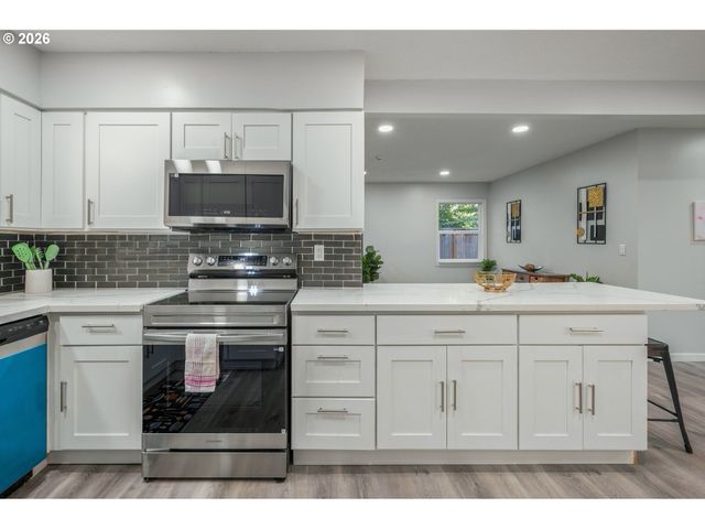 3325 ARBOR Dr, West Linn, OR 97068