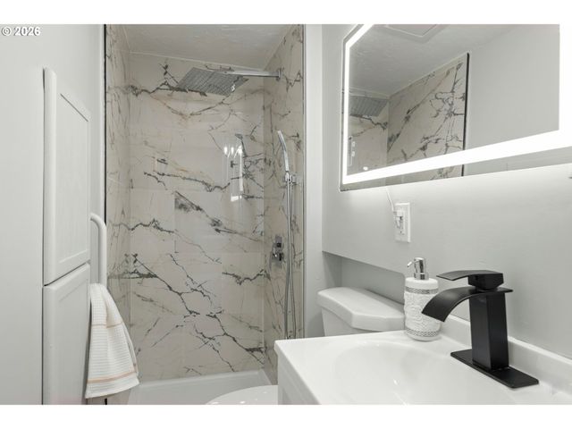 3325 ARBOR Dr, West Linn, OR 97068