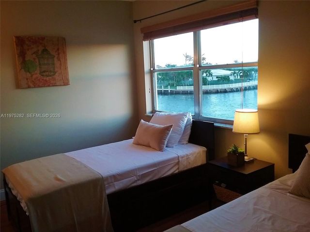 401 Golden Isles Dr 208, Hallandale Beach, FL 33009