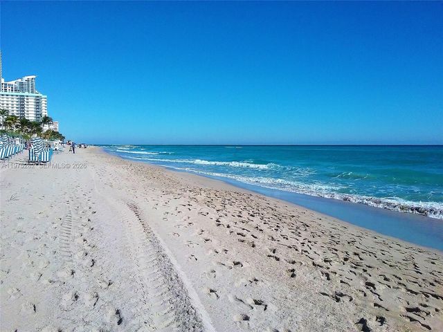 401 Golden Isles Dr 208, Hallandale Beach, FL 33009