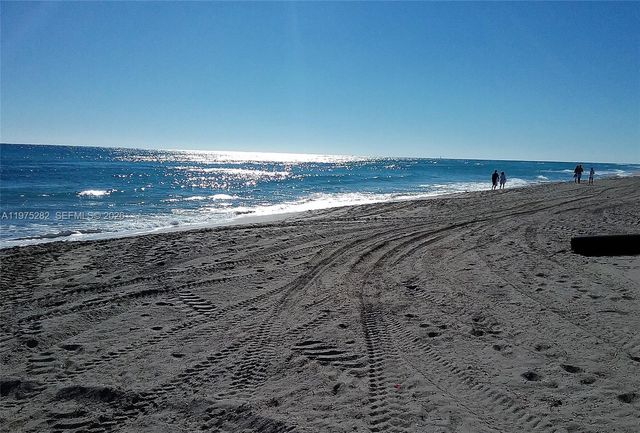 401 Golden Isles Dr 208, Hallandale Beach, FL 33009