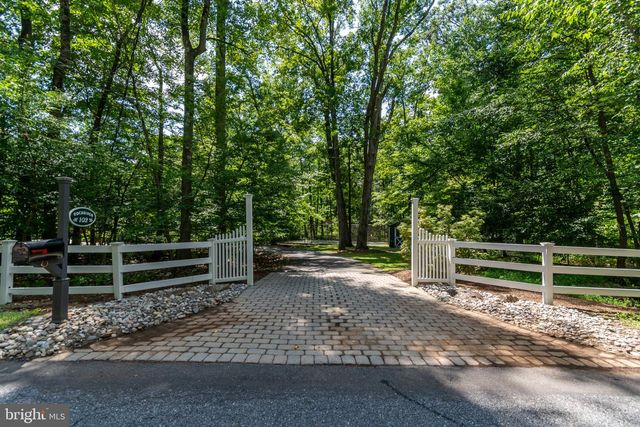 102 LINDBERGH RD, Hopewell, NJ 08525