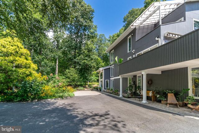 102 LINDBERGH RD, Hopewell, NJ 08525