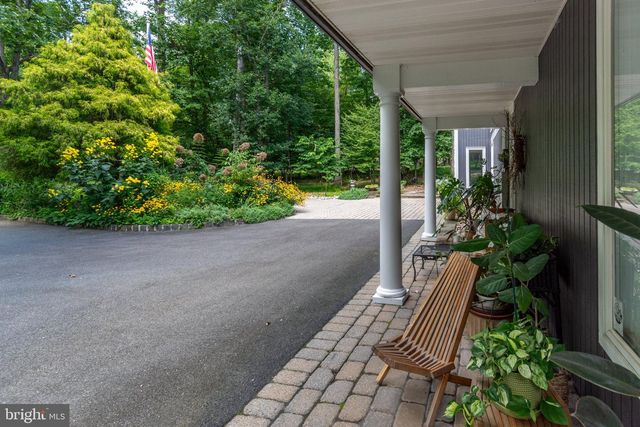 102 LINDBERGH RD, Hopewell, NJ 08525