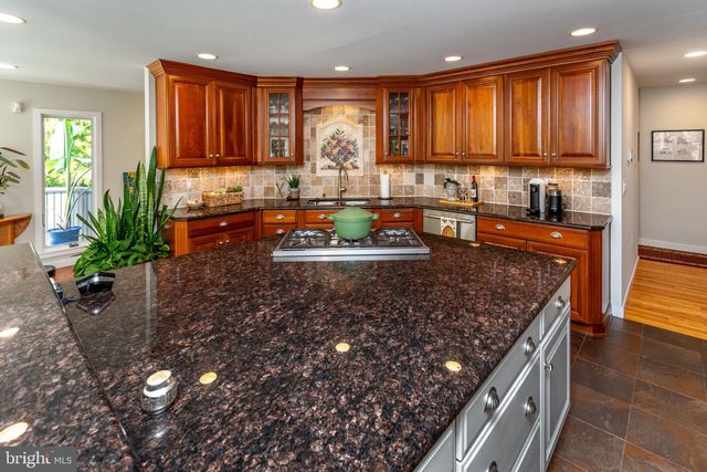 102 LINDBERGH RD, Hopewell, NJ 08525
