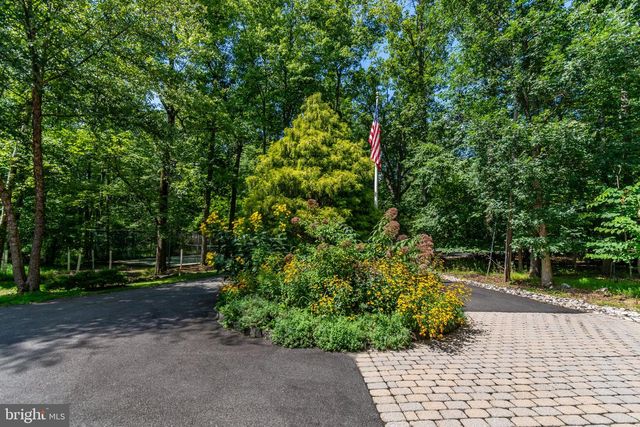 102 LINDBERGH RD, Hopewell, NJ 08525