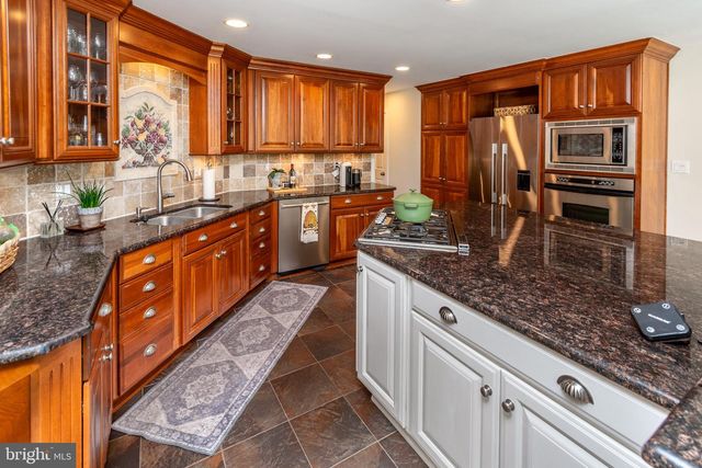 102 LINDBERGH RD, Hopewell, NJ 08525