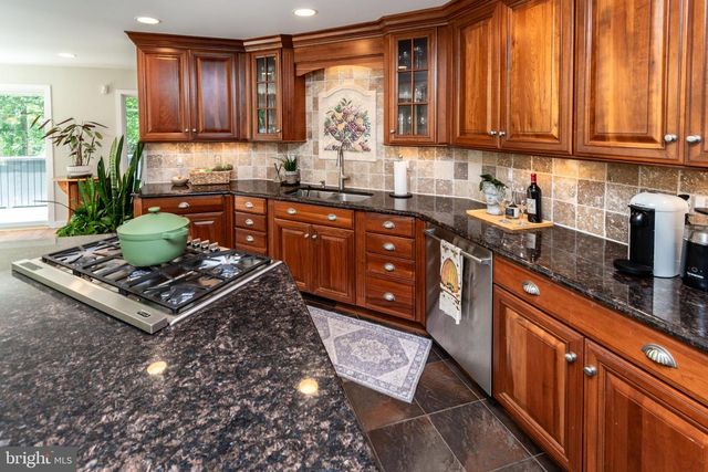 102 LINDBERGH RD, Hopewell, NJ 08525
