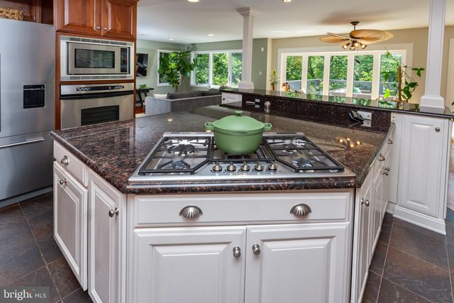 102 LINDBERGH RD, Hopewell, NJ 08525