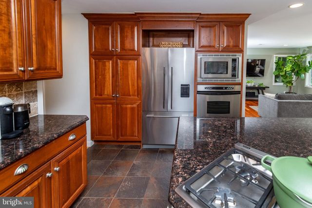 102 LINDBERGH RD, Hopewell, NJ 08525