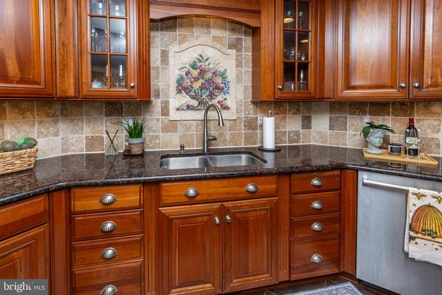 102 LINDBERGH RD, Hopewell, NJ 08525