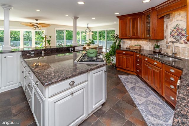 102 LINDBERGH RD, Hopewell, NJ 08525