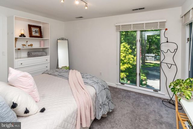 102 LINDBERGH RD, Hopewell, NJ 08525