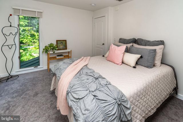 102 LINDBERGH RD, Hopewell, NJ 08525