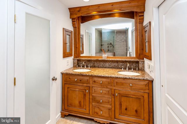 102 LINDBERGH RD, Hopewell, NJ 08525