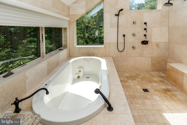 102 LINDBERGH RD, Hopewell, NJ 08525