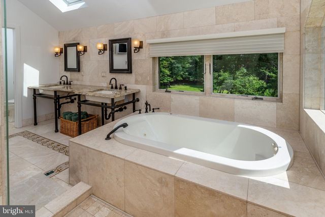 102 LINDBERGH RD, Hopewell, NJ 08525