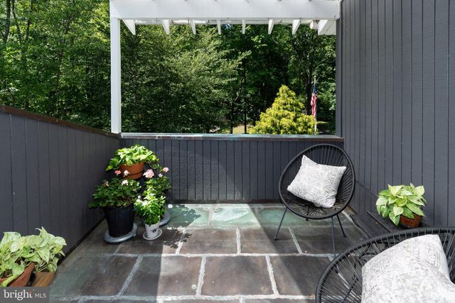 102 LINDBERGH RD, Hopewell, NJ 08525