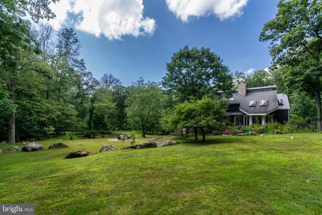 102 LINDBERGH RD, Hopewell, NJ 08525