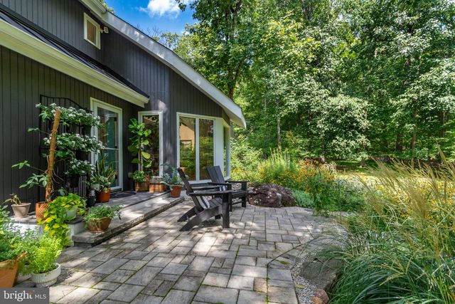 102 LINDBERGH RD, Hopewell, NJ 08525