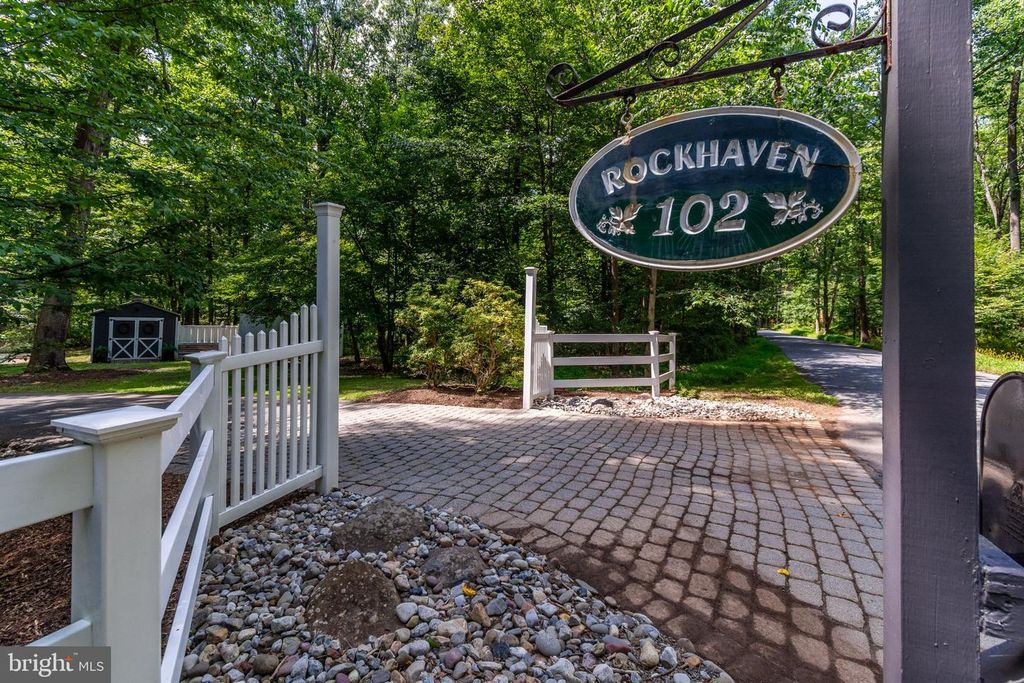 102 LINDBERGH RD, Hopewell, NJ 08525