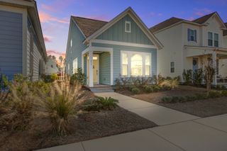 655 Blueway Avenue, Summerville, SC 29486