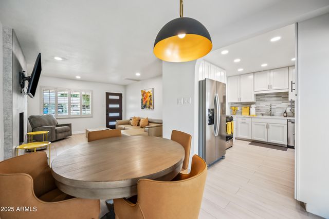 2452 E ELM Street, Phoenix, AZ 85016