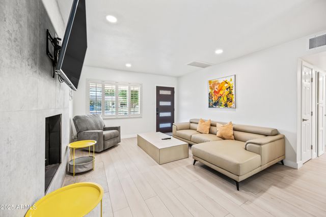 2452 E ELM Street, Phoenix, AZ 85016