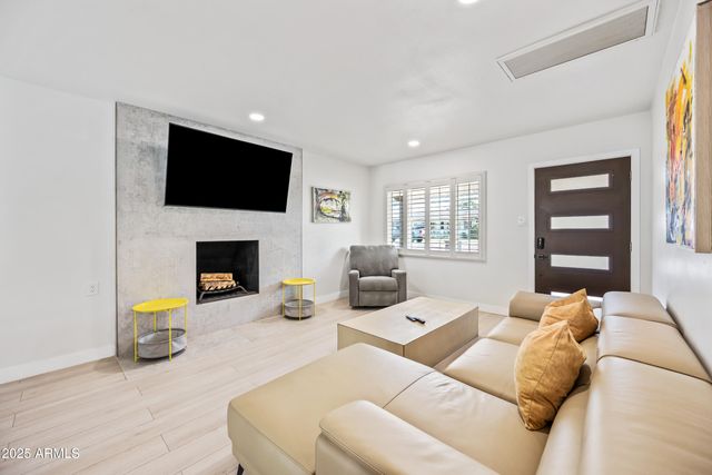 2452 E ELM Street, Phoenix, AZ 85016