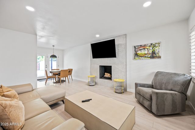 2452 E ELM Street, Phoenix, AZ 85016