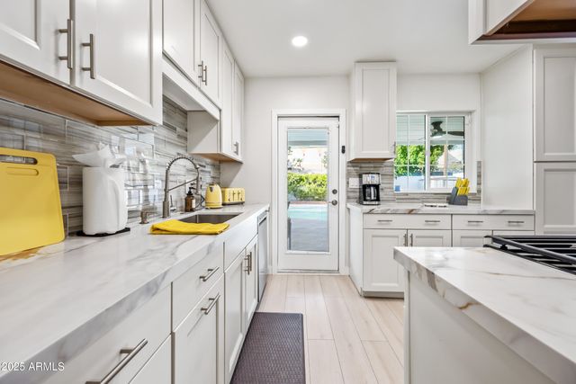 2452 E ELM Street, Phoenix, AZ 85016