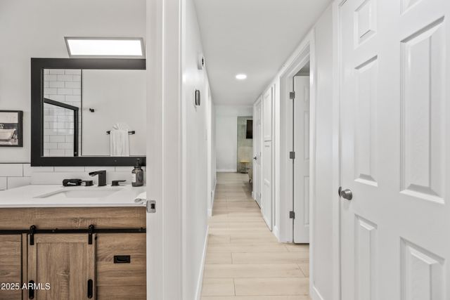 2452 E ELM Street, Phoenix, AZ 85016