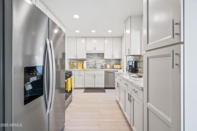 2452 E ELM Street, Phoenix, AZ 85016