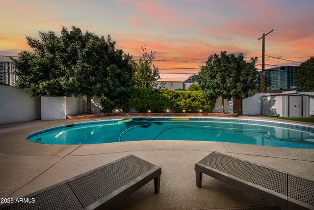 2452 E ELM Street, Phoenix, AZ 85016