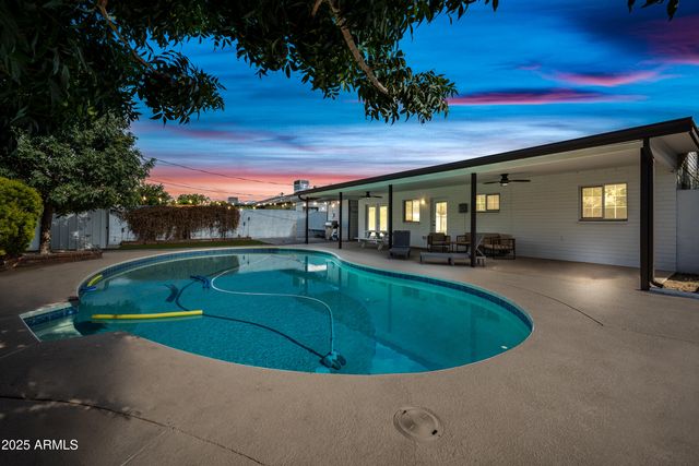 2452 E ELM Street, Phoenix, AZ 85016