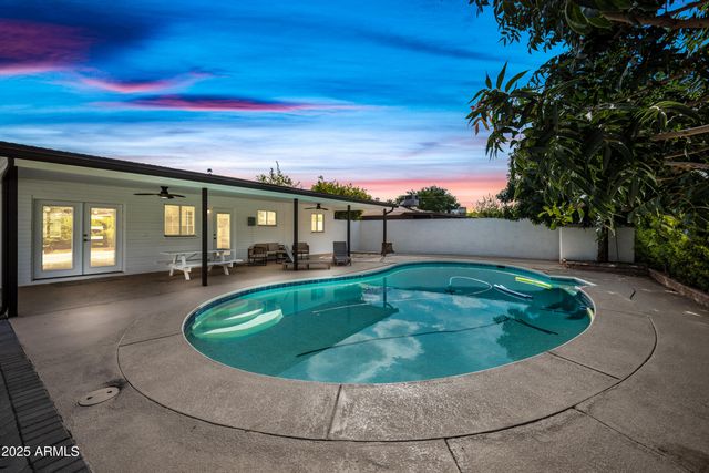 2452 E ELM Street, Phoenix, AZ 85016