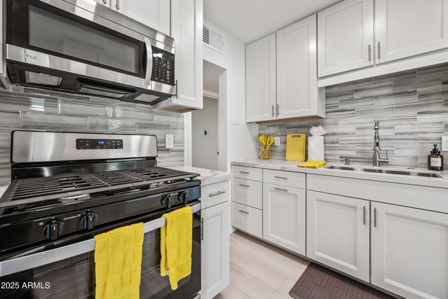 2452 E ELM Street, Phoenix, AZ 85016