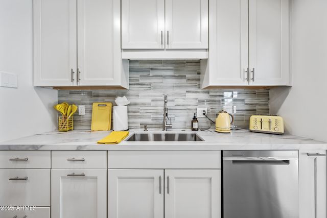 2452 E ELM Street, Phoenix, AZ 85016