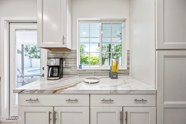 2452 E ELM Street, Phoenix, AZ 85016