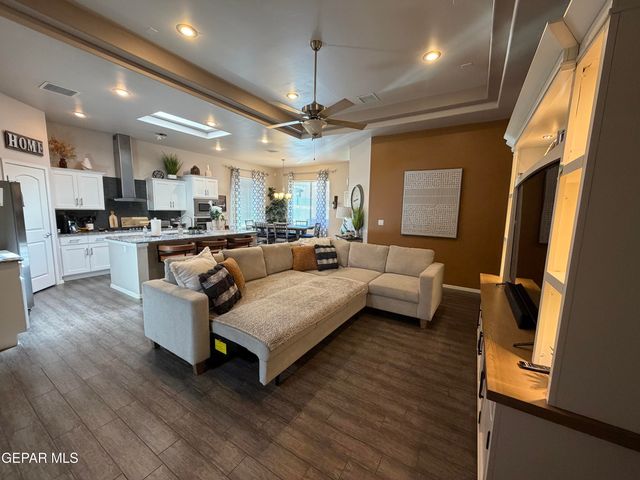 12452 KNIGHTSBRIDGE Drive, Horizon City, TX 79928