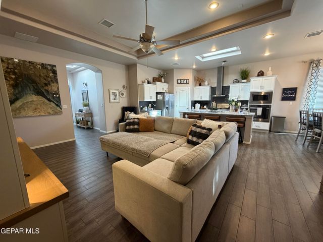 12452 KNIGHTSBRIDGE Drive, Horizon City, TX 79928