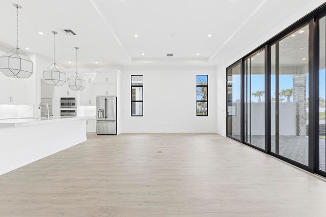 13921 Vivant Drive, Palm Beach Gardens, FL 33412