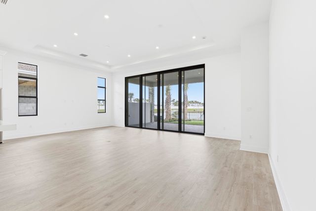 13921 Vivant Drive, Palm Beach Gardens, FL 33412