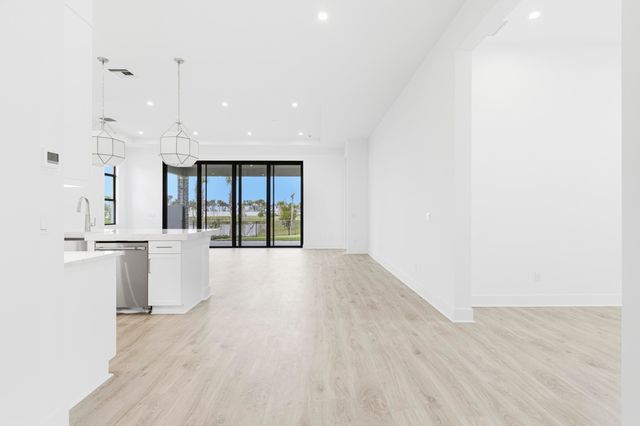 13921 Vivant Drive, Palm Beach Gardens, FL 33412