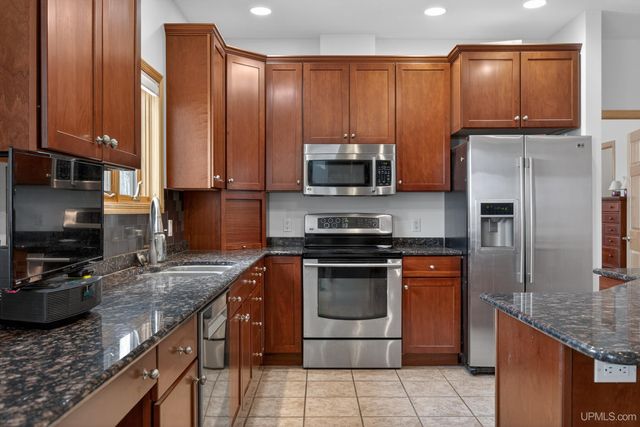 1800 Middle Point Lane, Houghton, MI 49931