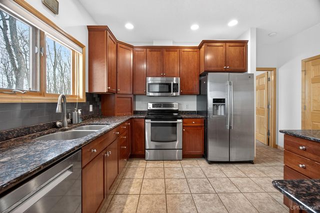 1800 Middle Point Lane, Houghton, MI 49931