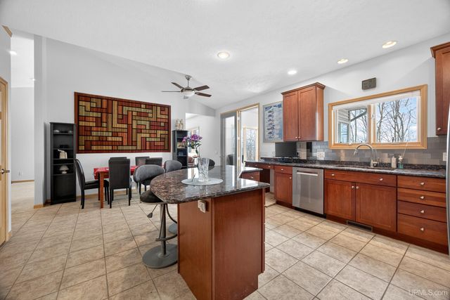 1800 Middle Point Lane, Houghton, MI 49931